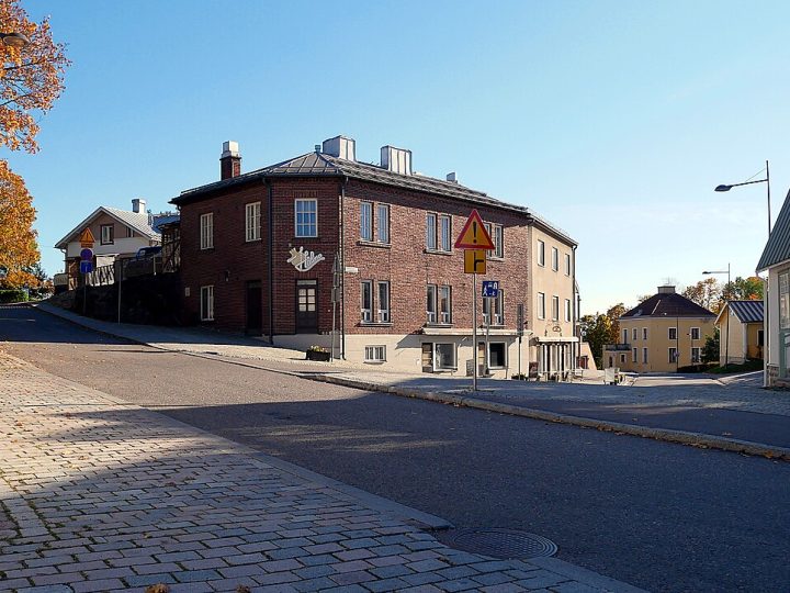Posti avaa Espooseen kaksi ulkoautomaattia ja itsepalvelupisteen