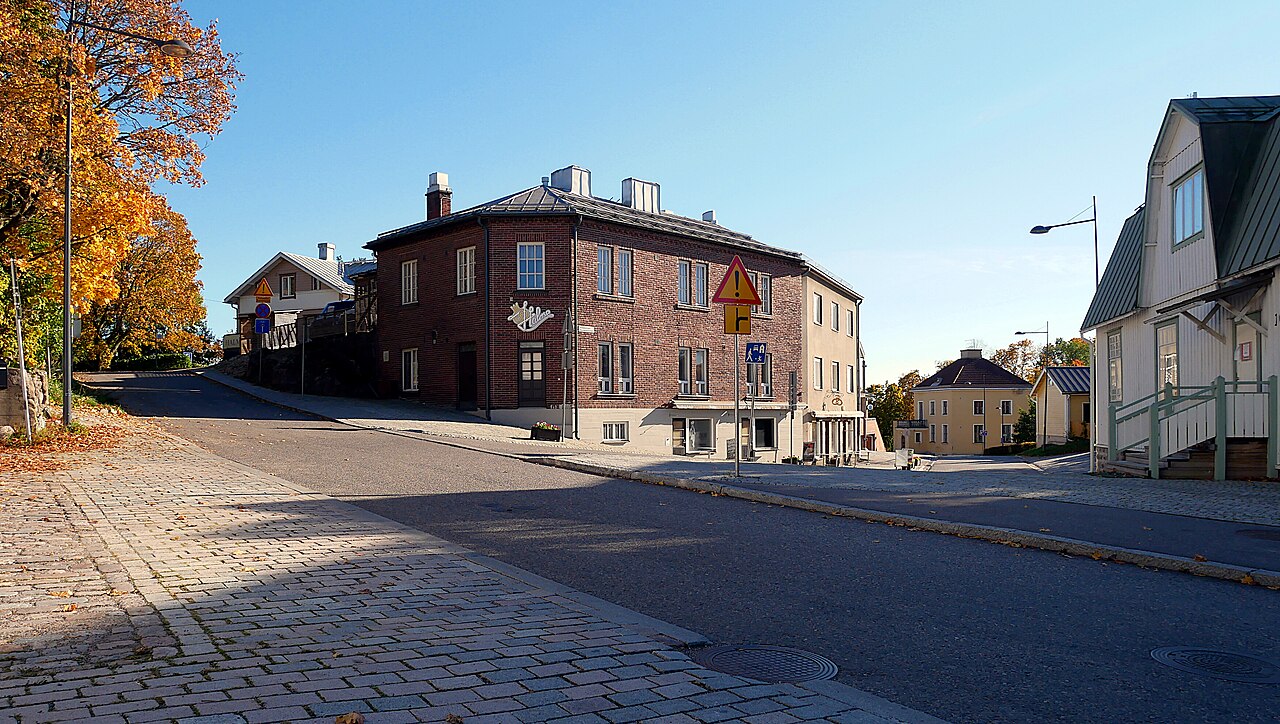 Posti avaa Espooseen kaksi ulkoautomaattia ja itsepalvelupisteen