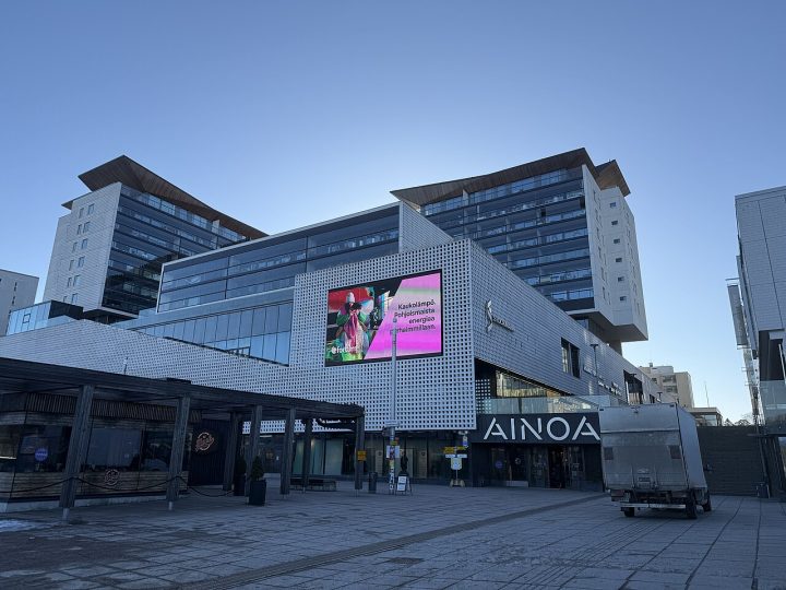 Ainoan vierestä löytyi kymmeniä kuolleita tilhiä