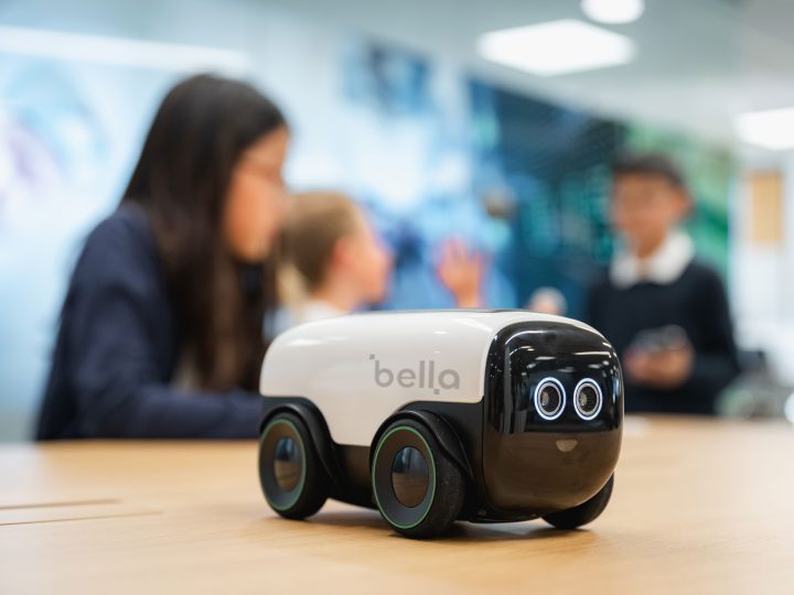 Bella-robotti saa kuudesluokkalaisista opettajia Espoon Yrityskylässä