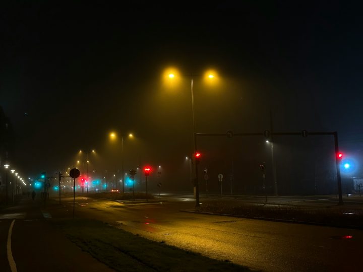 Syksyn pimeys heikentää jalankulkijan näkyvyyttä yllättävän paljon