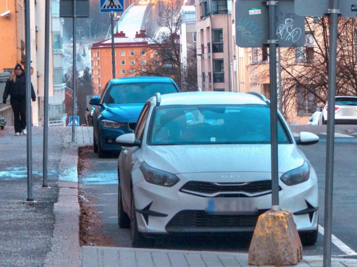 Maksullinen pysäköinti laajenee Kivenlahdessa ja Niittykummussa
